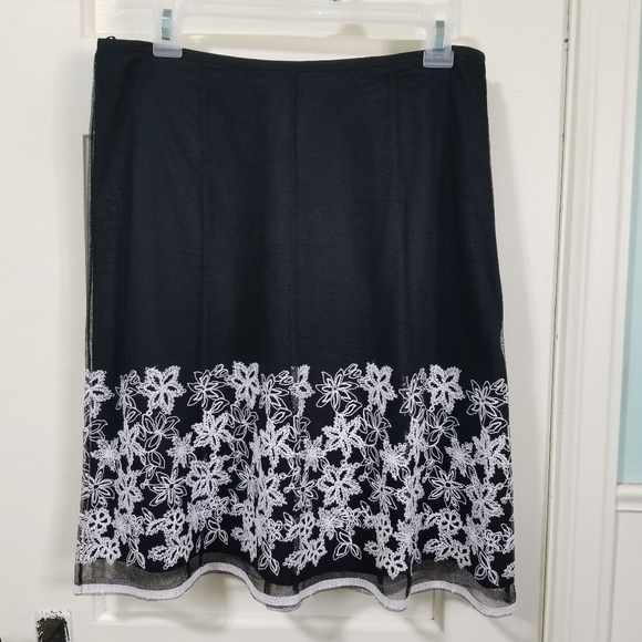 White House Black Market Dresses & Skirts - White House Black Market Floral EMBROIDERED Skirt